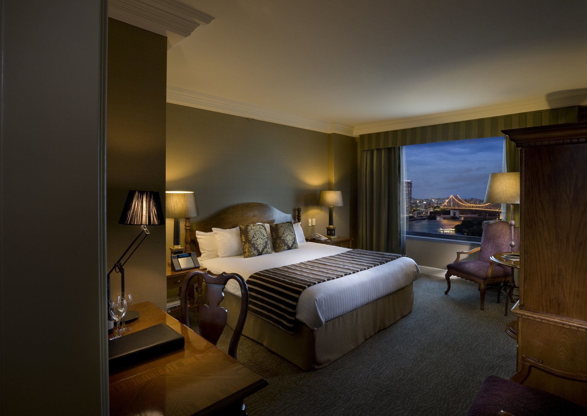 Отель Stamford Plaza Брисбен Номер фото A bedroom at the hotel
